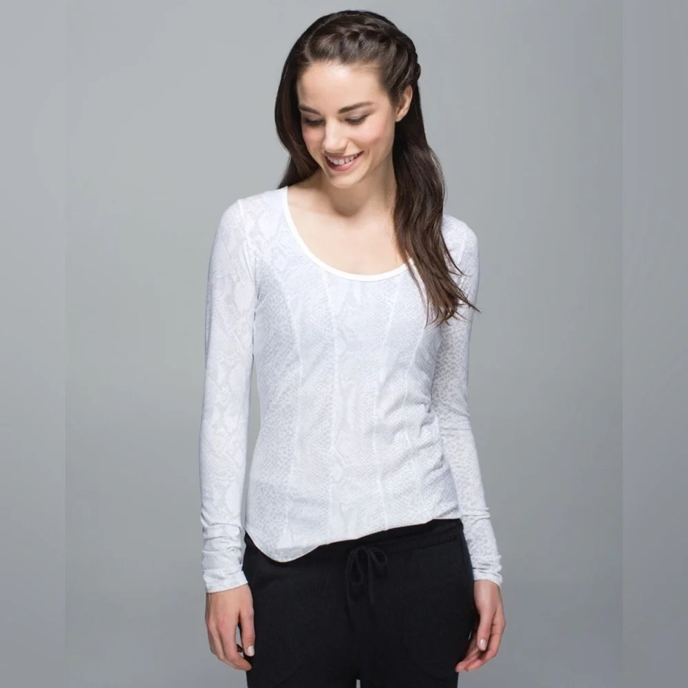 Lululemon fitted lined top